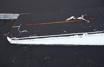 Una tumba cubierta de ceniza