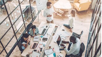 El trabajo híbrido como promotor de la salud mental