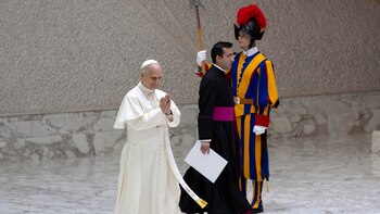 El papa pide prestar apoyo