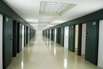 Pasillo de una prisión. (Europa