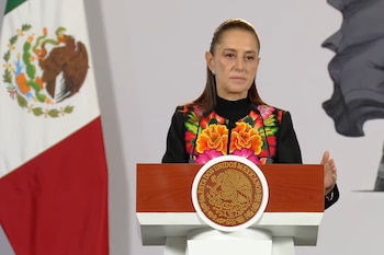 La presidenta Claudia Sheinbaum durante 'La Mañanera' de este lunes 26 de octubre. (Crédito: Presidencia | Captura de pantalla)