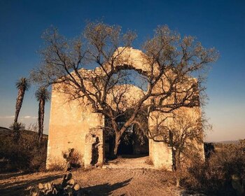 El paisaje semiárido con ruinas