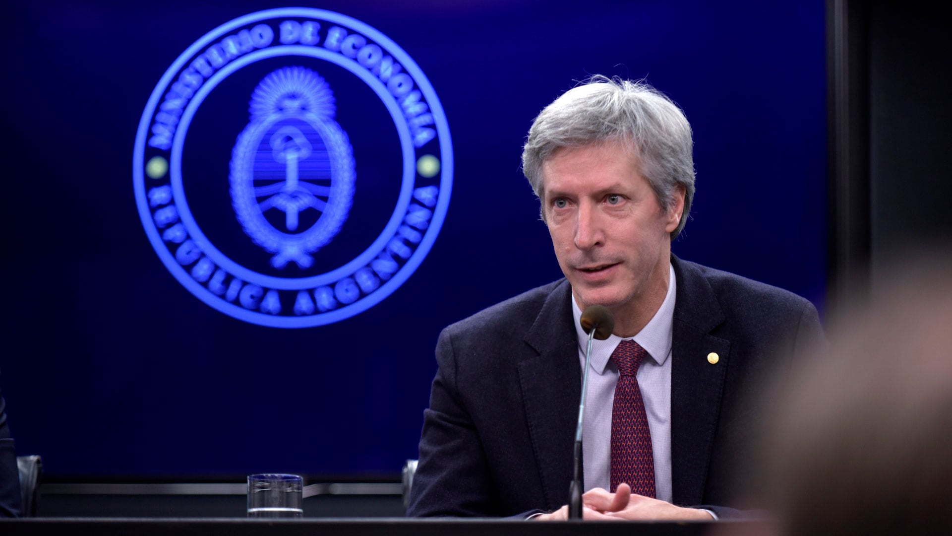 Santiago Bausili, presidente del Banco Central, descartó la posibilidad de fijar topes a las tasas de interés de los créditos y refinanciamientos.