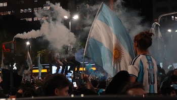 La crónica de un periodista inglés que vio el partido entre 150 mil argentinos: “Si crees que nos apasiona el fútbol, deberías visitar este inmenso país”