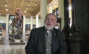 Espinosa es profesor en la