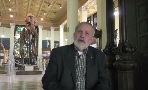 Espinosa es profesor en la Facultad de Ingeniería y en la de Ciencias de la UNAM, además de autor y coautor de artículos científicos y de divulgación. (AAPAUNAM Oficial)