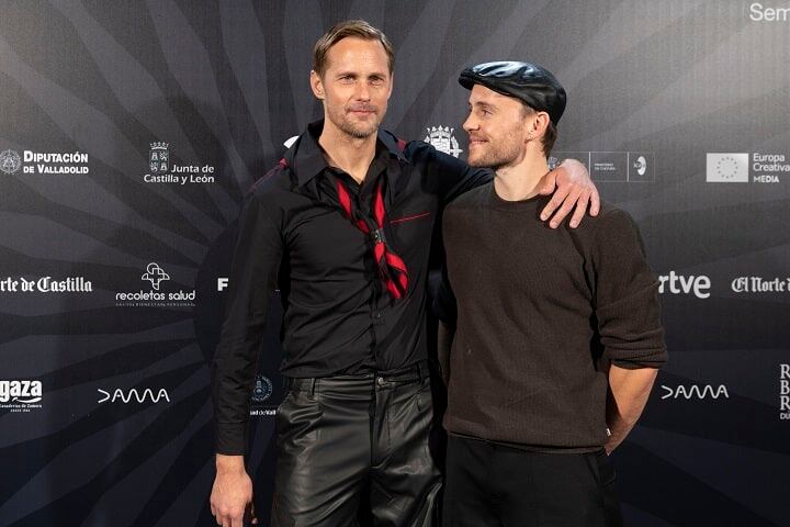 Alexander Skarsgård y el director  Harry John Hamilton Lighton presentando