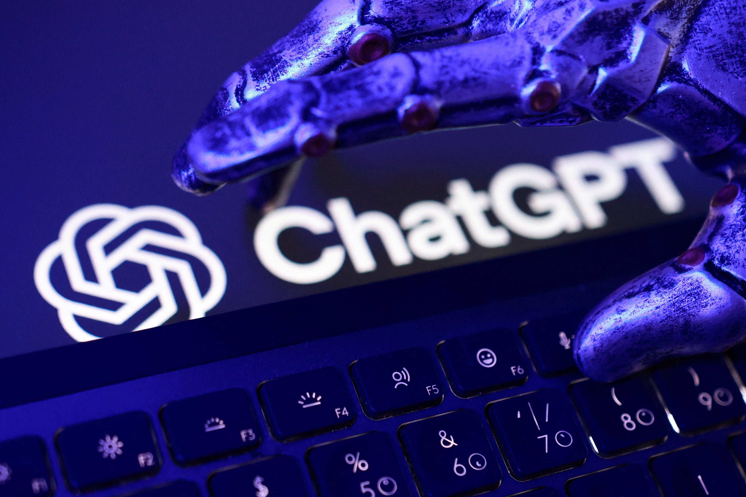 Un ejercicio académico mostró que las respuestas de asistentes como ChatGPT carecen de profundidad literaria. (Foto: REUTERS/Dado Ruvic/Illustration)