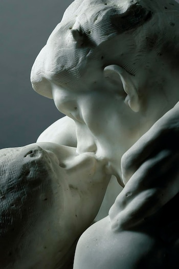 “El beso" (1881) de Auguste
