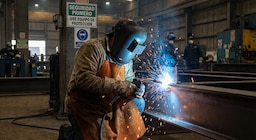 Alerta en las fábricas: un sector industrial clave cayó a su nivel más bajo en diez años