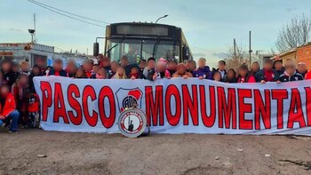 Así fue el ataque de una facción de la barra de Quilmes a un grupo de hinchas de River, que terminó con tres heridos de bala
