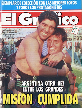 Tapa de la revista El Gráfico con Diego Maradona y Sergio Goycochea abrazados en un campo de juego, texto informativo y precios de la edición