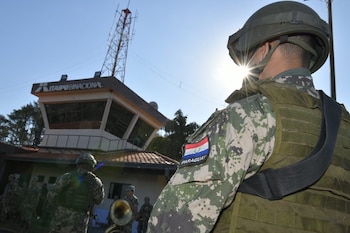 Un soldado de Paraguay en