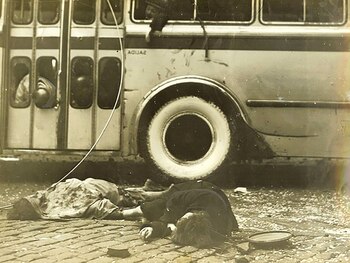 Una de las bombas cayó