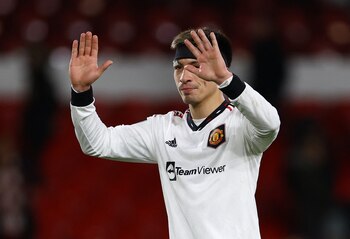 Lisandro Martínez en el partido