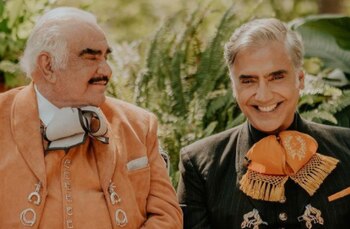 Alejandro Fernández junto a su