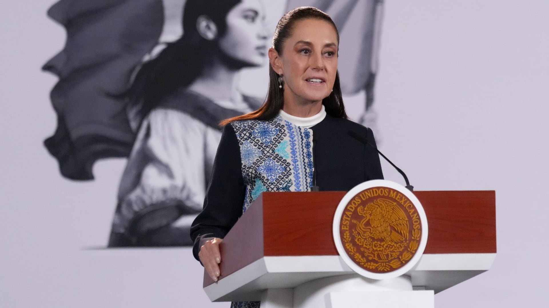 Claudia Sheinbaum exhorta a manifestantes a evitar la violencia y pide investigar la represión denunciada durante la marcha del 2 de octubre en la Ciudad de México. (Presidencia )