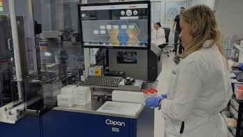 Hospital San Juan de Dios en Costa Rica incorpora robot único en Centroamérica para análisis automatizado de bacterias