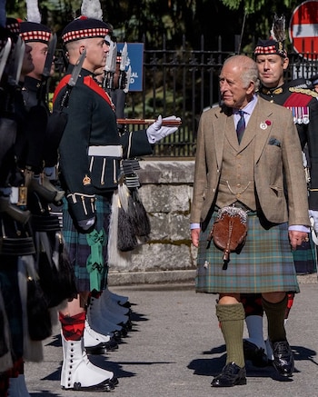 El rey Carlos III comienza su verano en Balmoral con falda escocesa (Instagram)