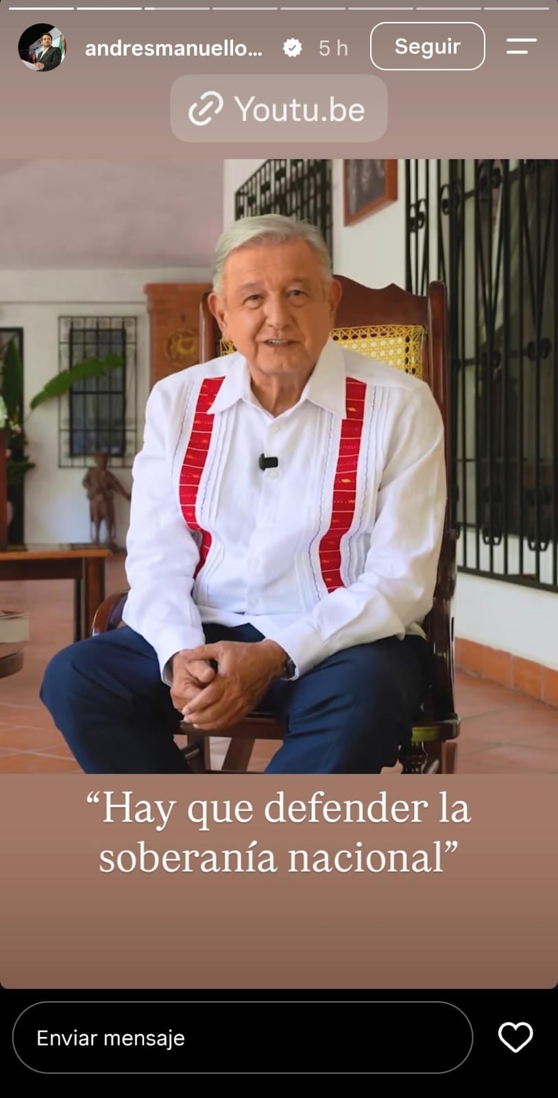 Andy López Beltrán presume libro de AMLO. (Capturas de pantalla)