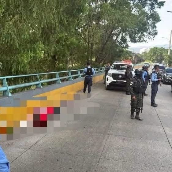 Inicialmente se manejó la hipótesis de un posible atropellamiento, debido a una marca similar a la huella de una llanta en uno de los brazos de la mujer. (Foto: Cortesía / redes sociales)