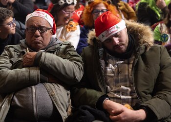 Dos personas dormidas durante la