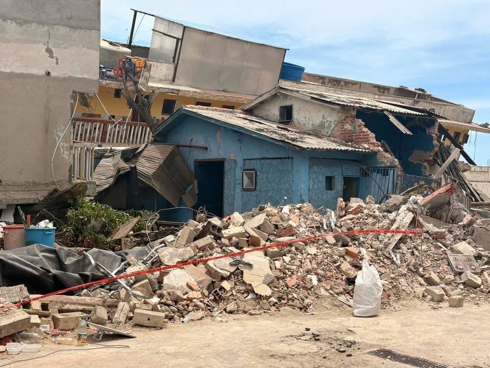 El contacto acústico confirmó que la persona atrapada respondía y dio paso a una fase de extracción con evaluaciones técnicas del terreno. (Cortesía: Benemérito Cuerpo de Bomberos de Costa Rica)