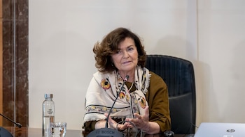 Carmen Calvo, dolida con el auto contra Zapatero, dice que expresidente tendrá que "responder a lo que corresponda"