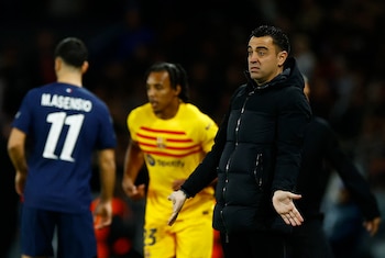 Xavi Hernández da indicaciones en