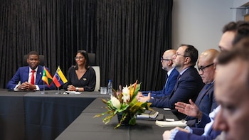 Delcy visita Granada en su primera visita oficial como presidenta encargada