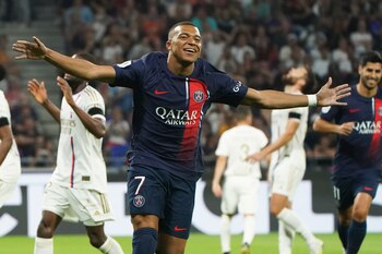 Kylian Mbappé va camino a