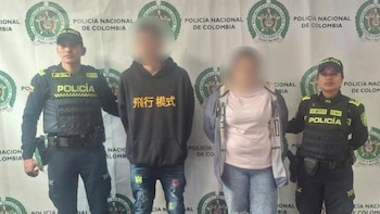 Capturaron a dos hermanos que se dedicaban al hurto de vehículos en Bogotá: uno de los carros se volcó en la persecución policial