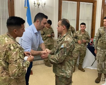 El ministro de Defensa, Luis