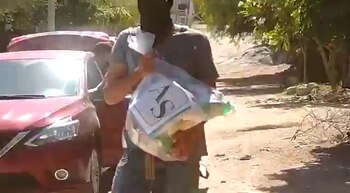 Las despensas tenían adhesivos con