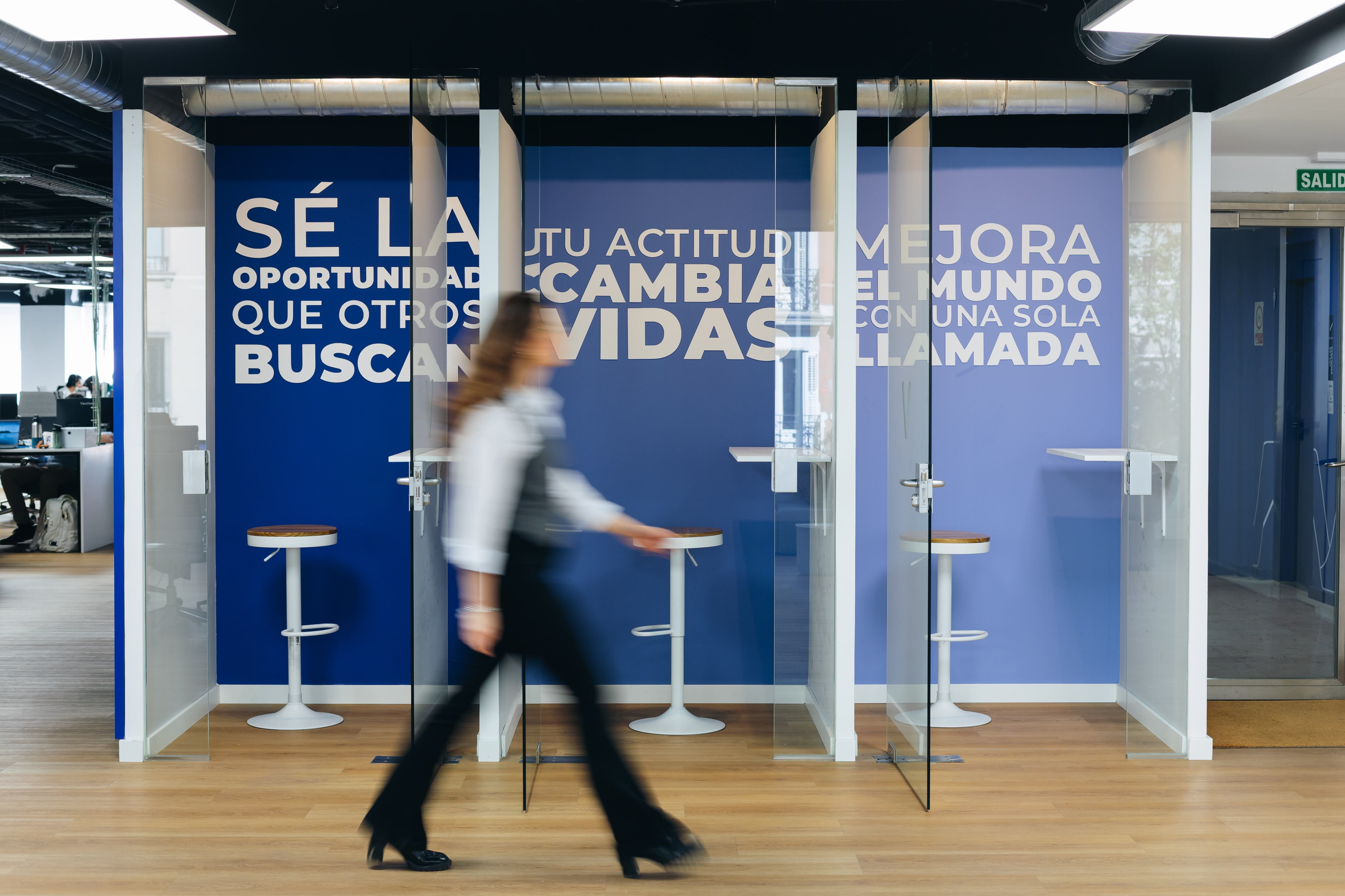 Según el estudio de BRAVO, los españoles que atraviesan esta situación gestionan cuatro deudas, que en conjunto superan los 21.000 euros.