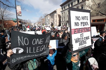 Otro conflicto clave es la decisión de expulsar a los 11 millones de inmigrantes ilegales que residen en Estados Unidos (Foto: AP)