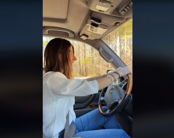 Mariona Falomi muestra la postura