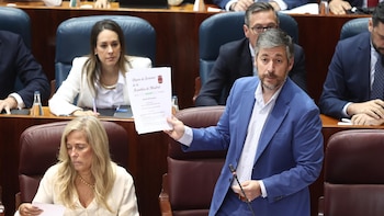 Comunidad asegura que Mónica García estuvo "sobreactuando y superada" y MM defiende su labor "seria"