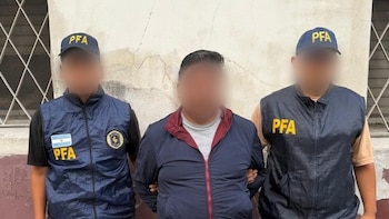 Cayó un narco boliviano que escondía droga en un cargamento de productos decorativos con la imagen de Messi