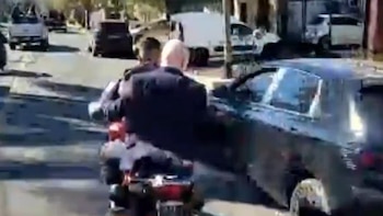 Espert evacuó en moto de