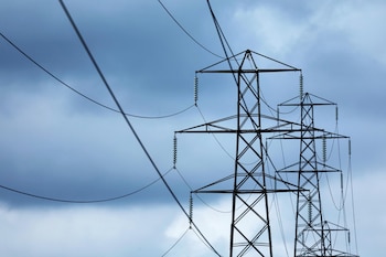 Un informe del ENRE acreditó interrupciones por más de 264 horas sin electricidad entre 2015 y 2018 en el domicilio afectado. (Foto de archivo: EFE/Neil Hall)