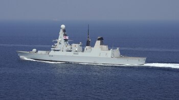 Un destructor británico derribó un