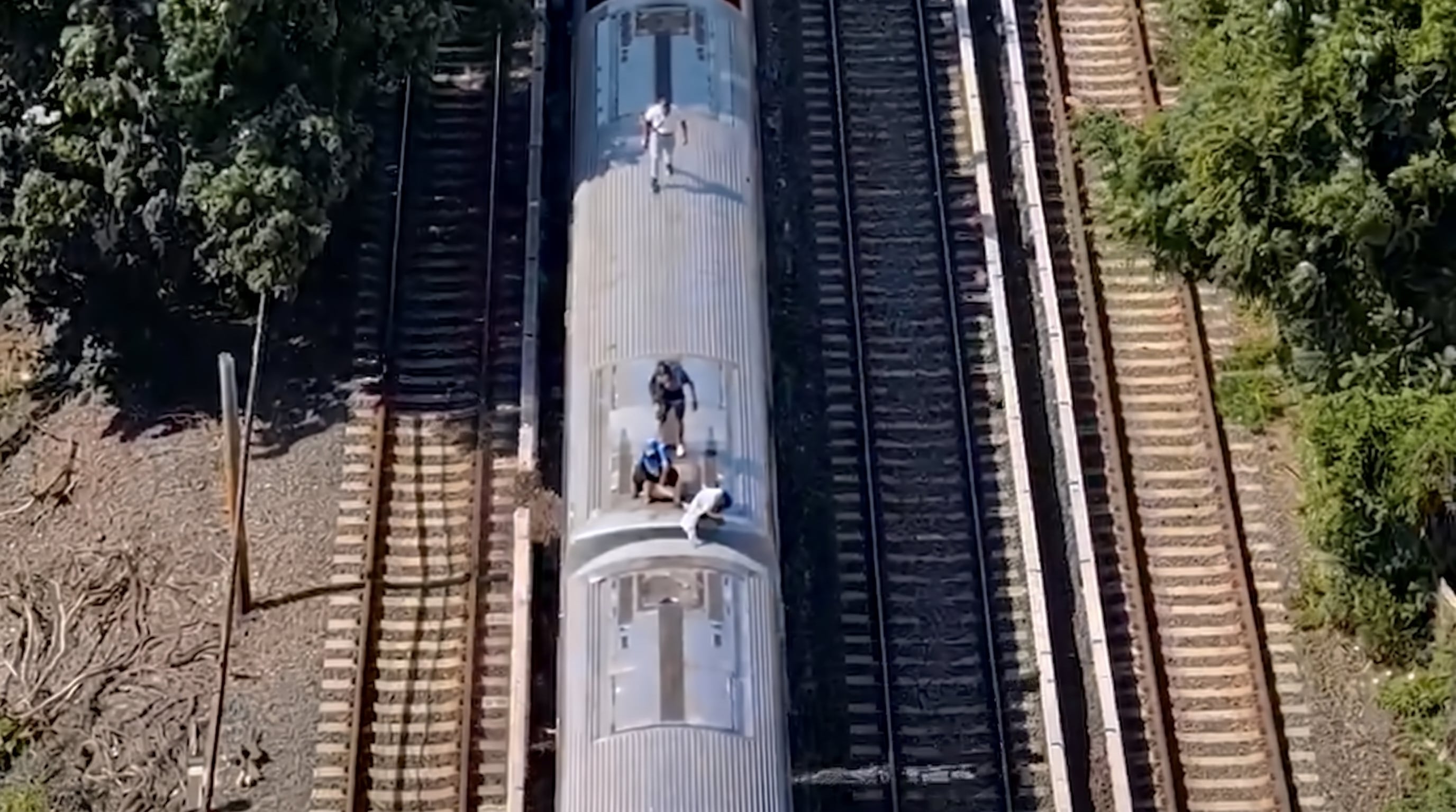 Drones contra el "subway surfing": así rastrea la Policía de Nueva York a quienes viajan sobre los trenes del metro