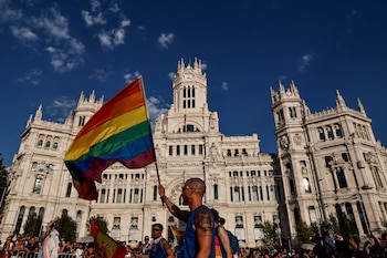 MADRID, 04/07/2026.-Vista general de la manifestación del Orgullo 2026 , que con el lema "¡A las calles con orgullo! Disidencia y resistencia" recorre este sábado las calles de Madrid. EFE/Sergio Pérez