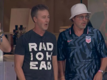 Brad Pitt asistió al partido de la selección de Estados Unidos y compartió la jornada con Edward Norton en el estadio
