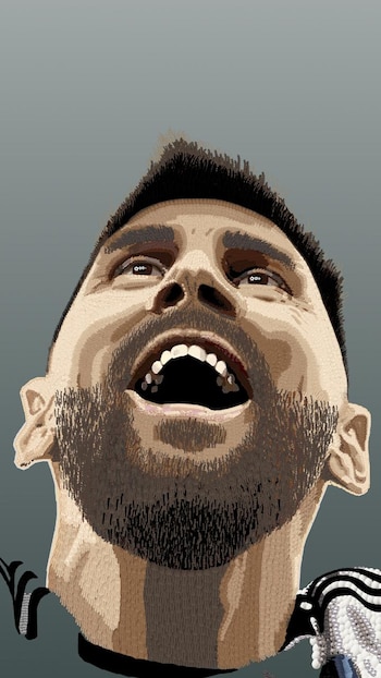 La artista argentina recreó el momento en que Messi levanta la Copa del Mundo en Catar a partir de una fotografía de base (Instagram)