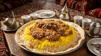 Mansaf, el plato nacional de Jordania que se come de pie y con la mano derecha