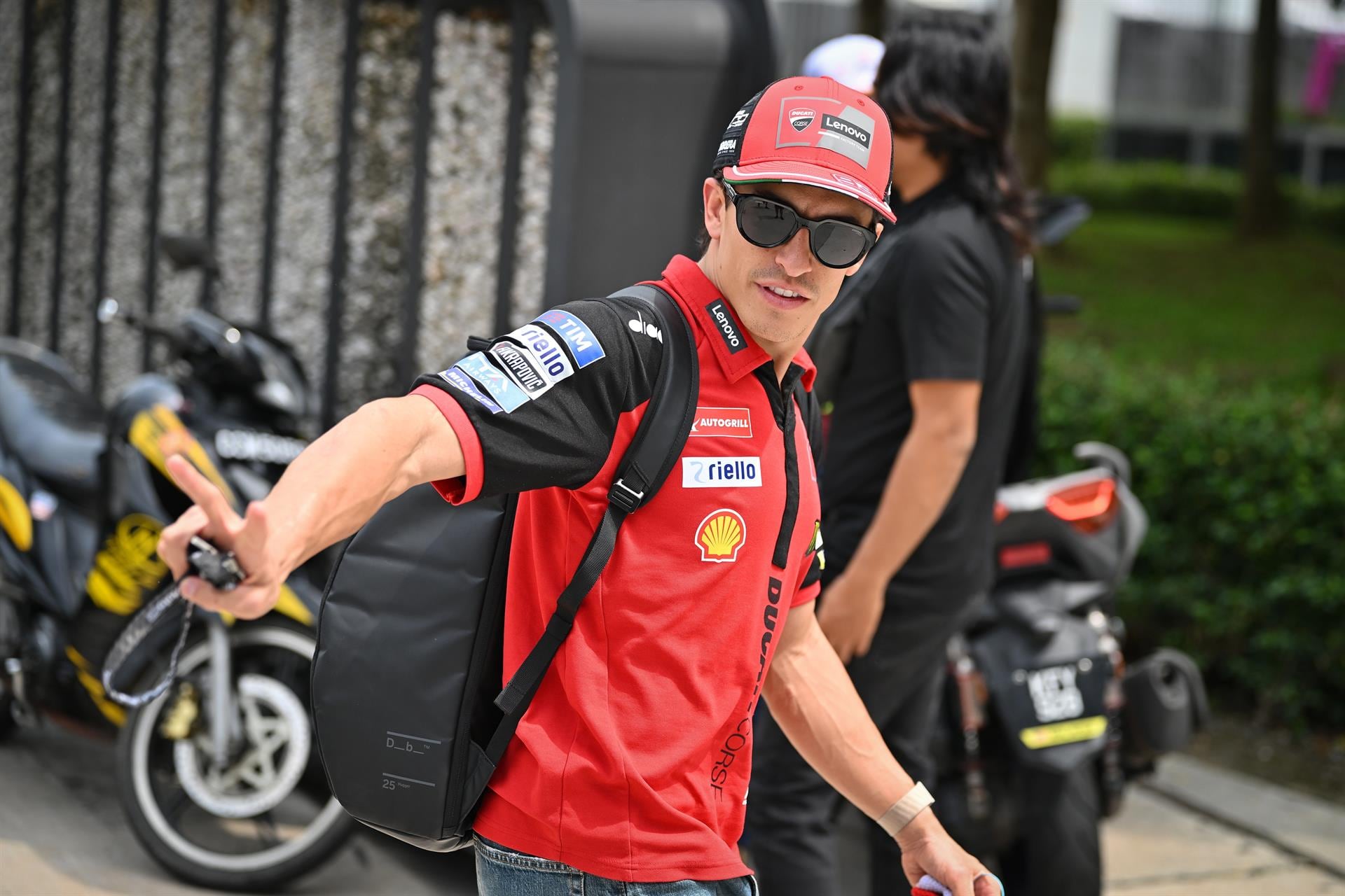 Marc Márquez lidera el viernes en Sepang con Jorge Martín en la cola