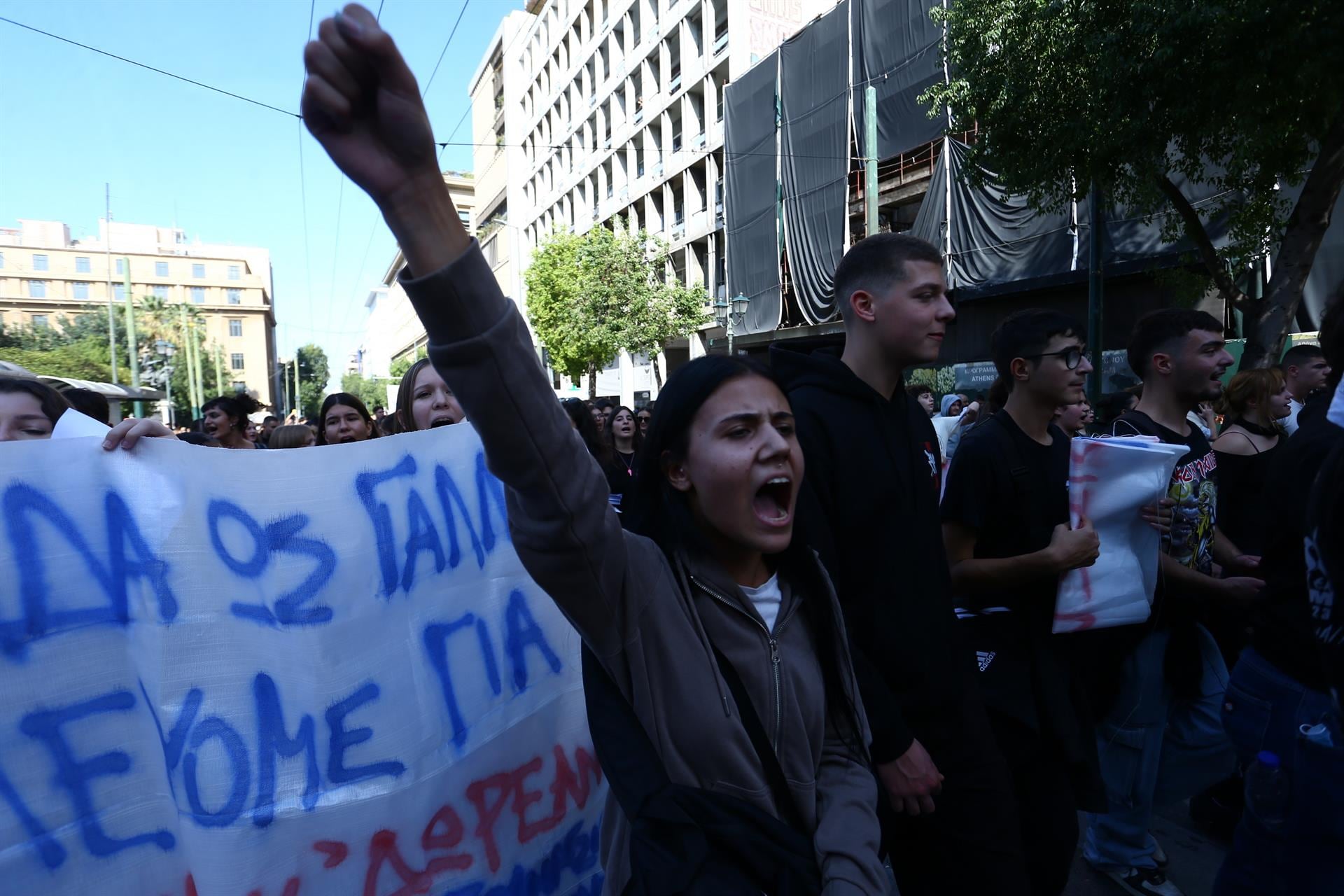 Estudiantes y profesores salen a la calle en toda Grecia para protestar por la educación y la vivienda