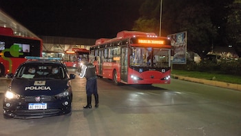 No habrán colectivos en la ciudad de Mendoza durante el partido de Argentina: piden que los comercios cierren antes